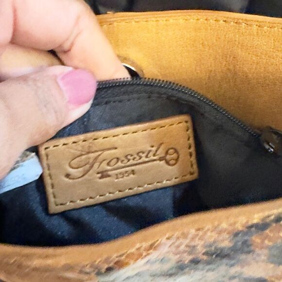 Fossil Vintage Patchwork Leather Crossbody Boho
Western Indie Style - Picture 6 of 6